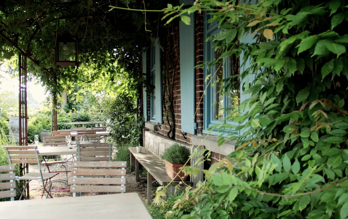 Outdoor Café Design in a Home Garden
